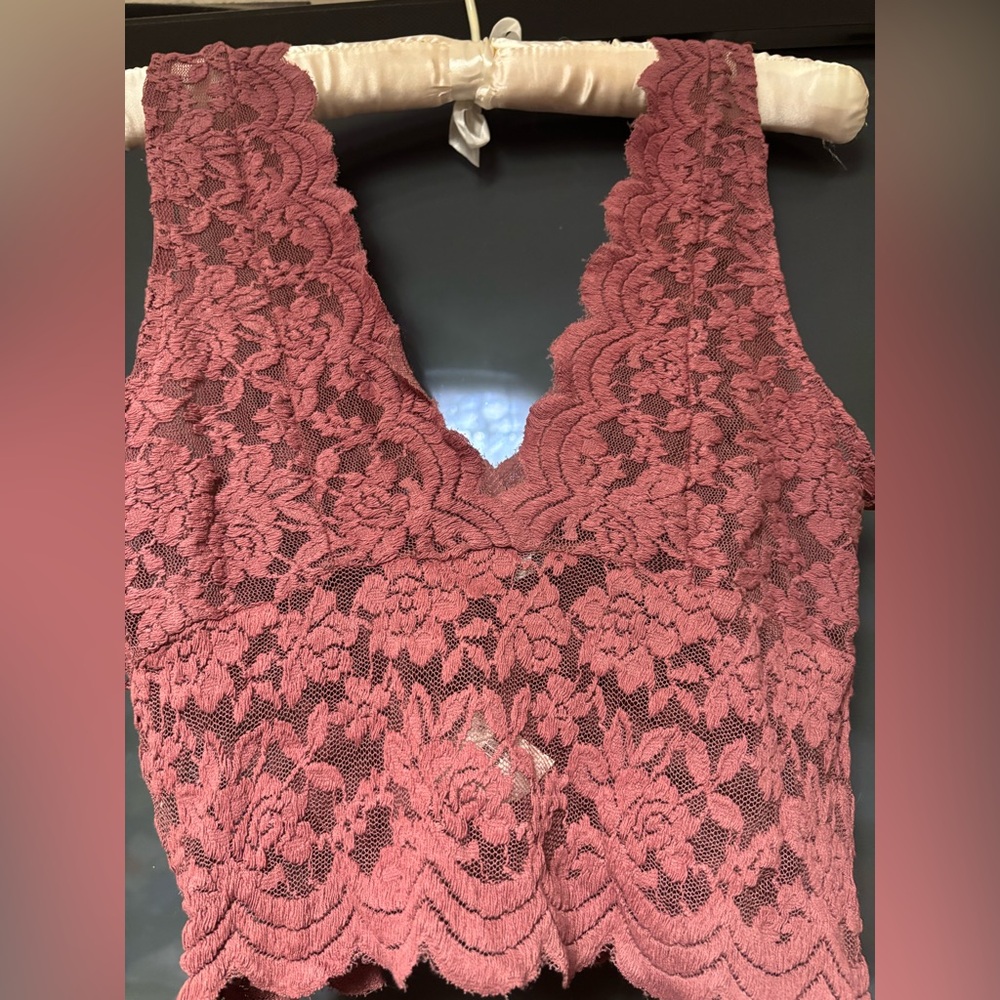 Elegant Lace V-Neck Bralette in Mauve